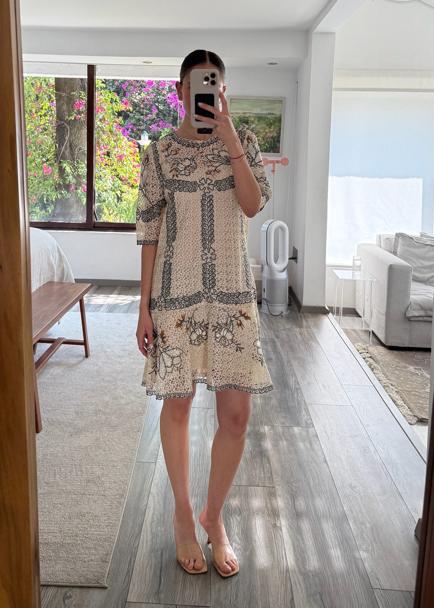 VESTIDO DE ENCAJE BEIGE MINI
