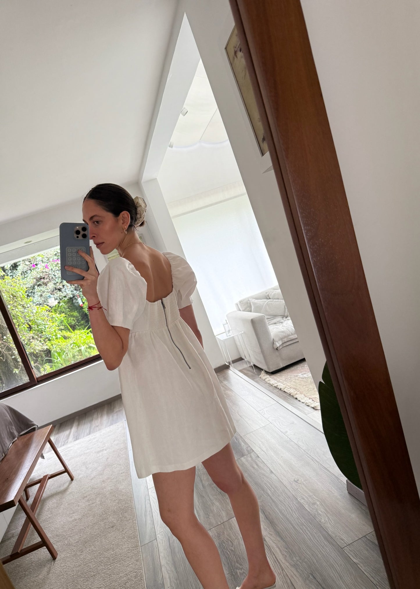 VESTIDO MINI CON MANGAS DE CAMPANA
