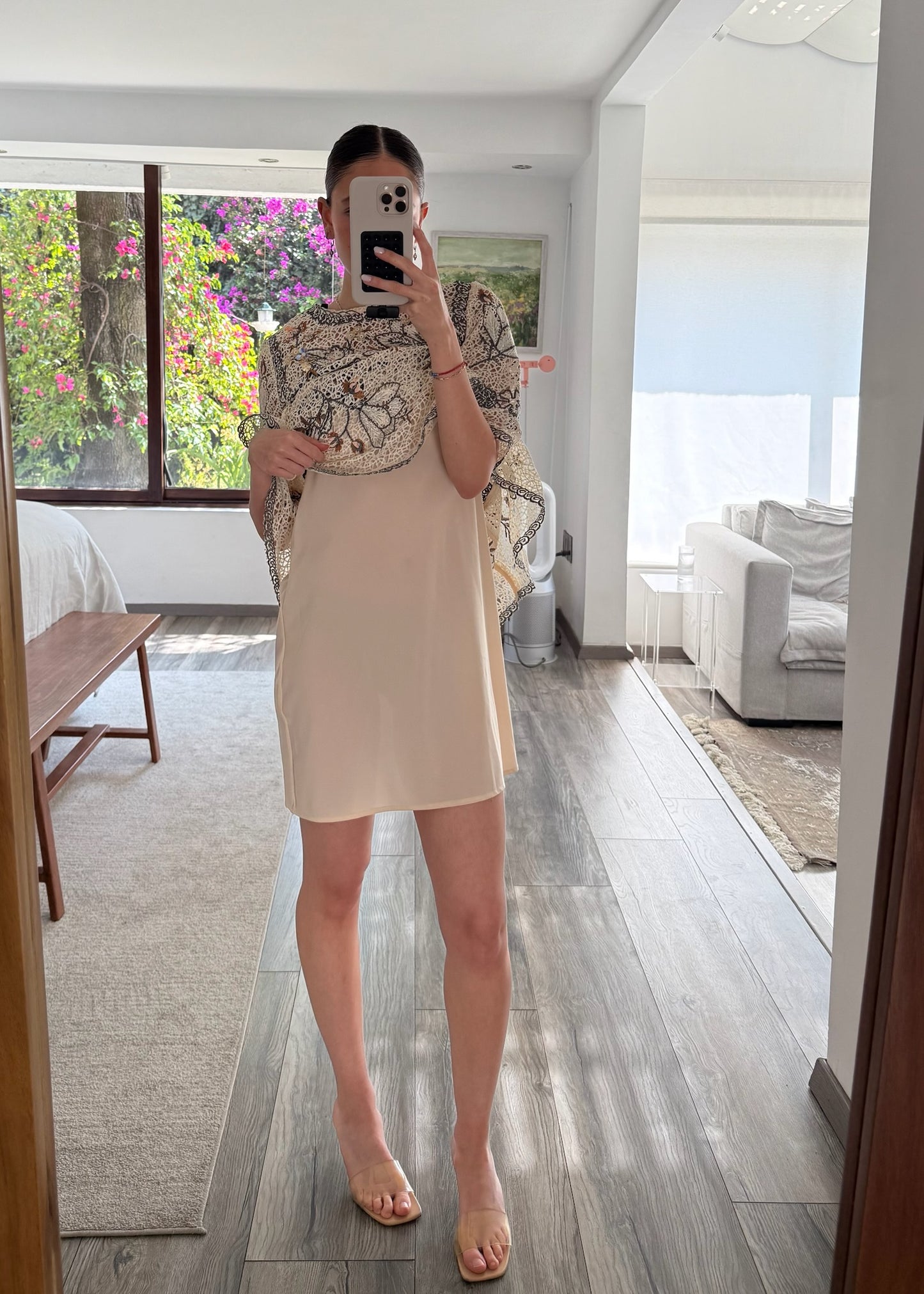 VESTIDO DE ENCAJE BEIGE MINI