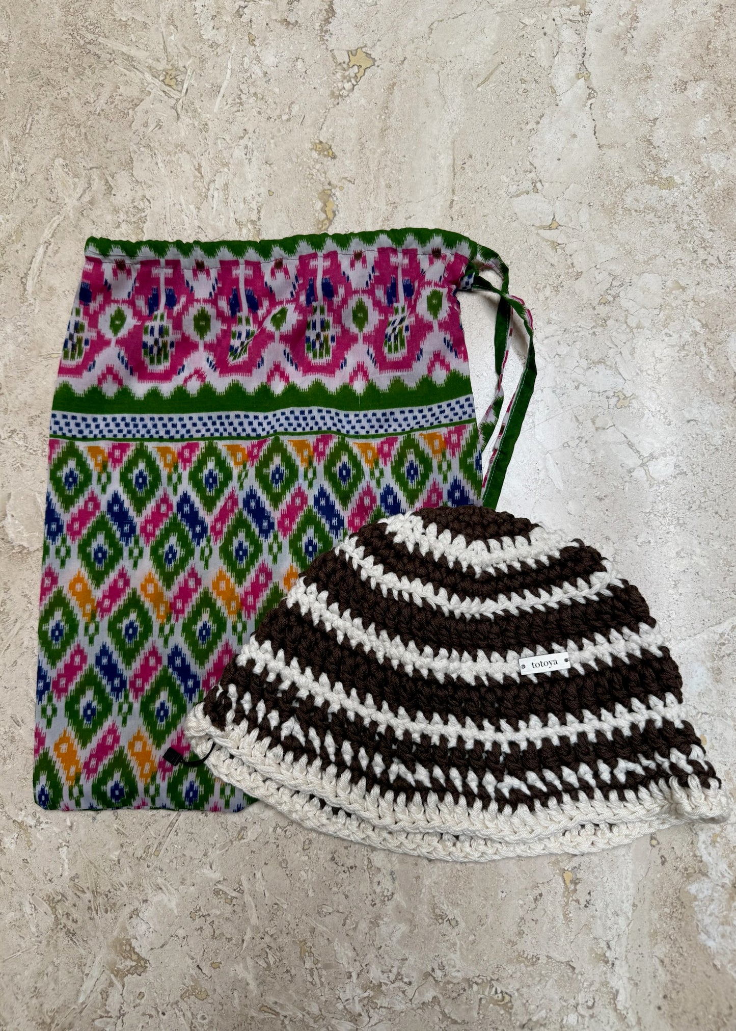 BUCKET HAT DE KNIT