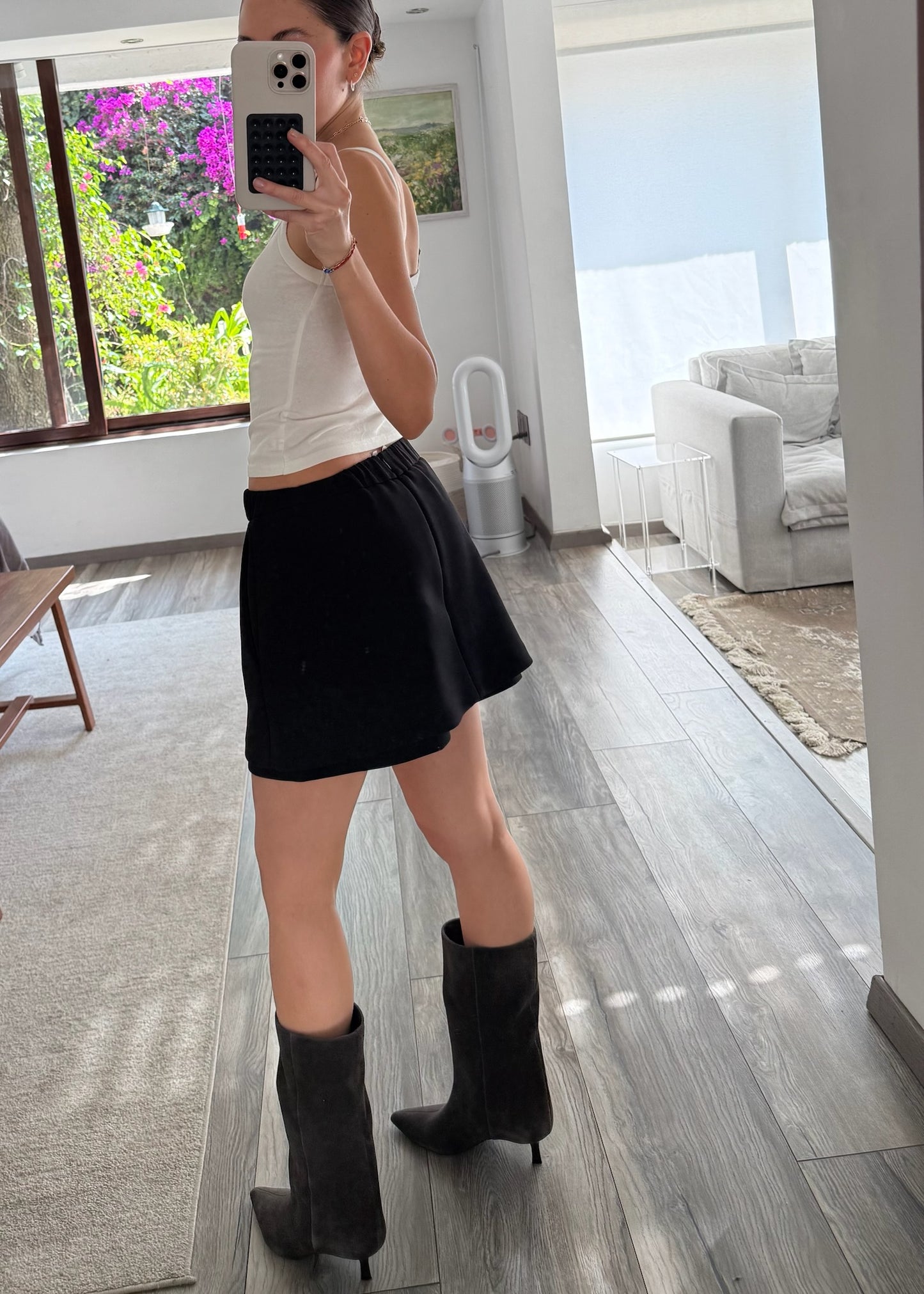 SKORT NEGRO CON ABEJAS