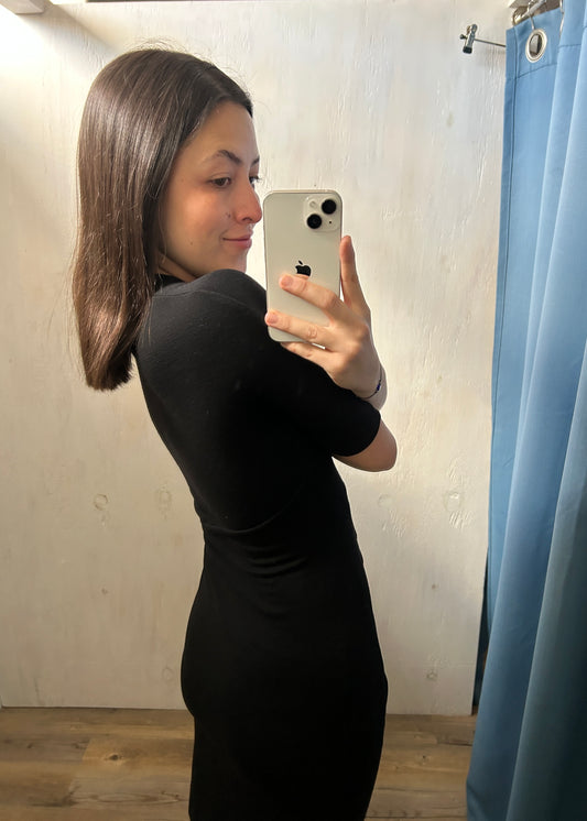 VESTIDO NEGRO CON ESCOTE EN V