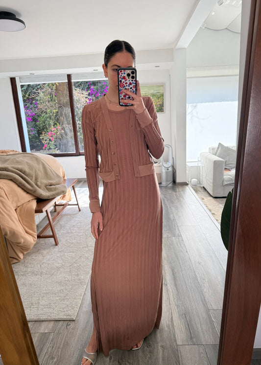 SET DE VESTIDO Y SUÉTER CAFÉ