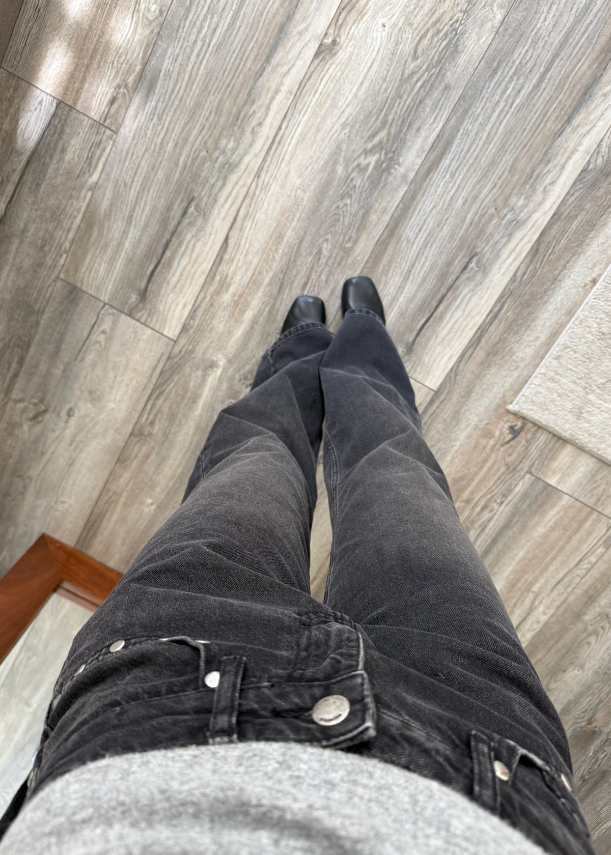 JEANS LOW RISE CON ESTOPEROLES