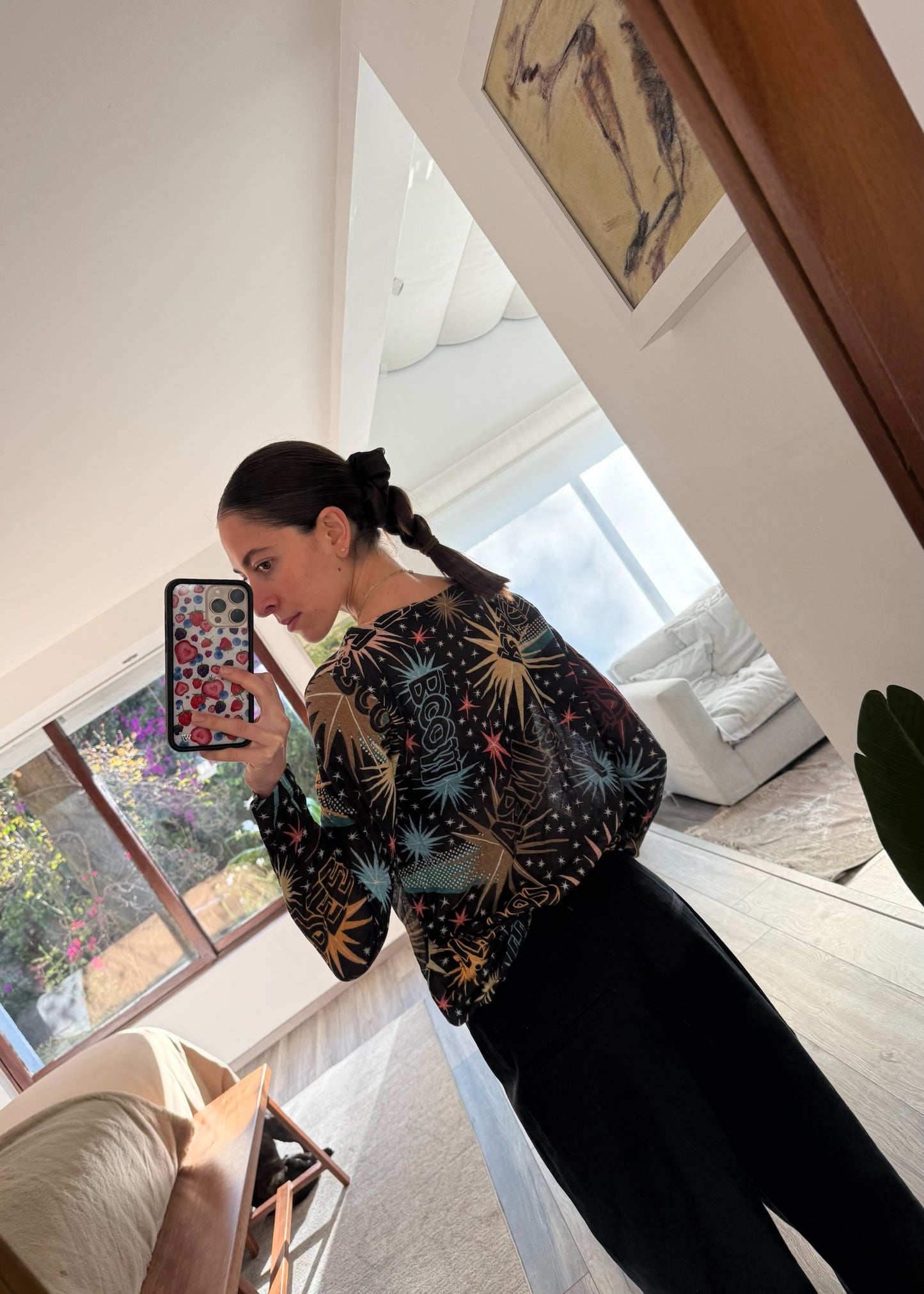 BLUSA SHEER CON PRINT MANGA LARGA