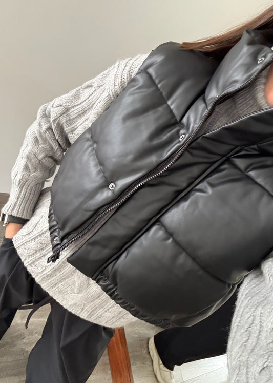 CHALECO PUFFER NEGRO CROPPED