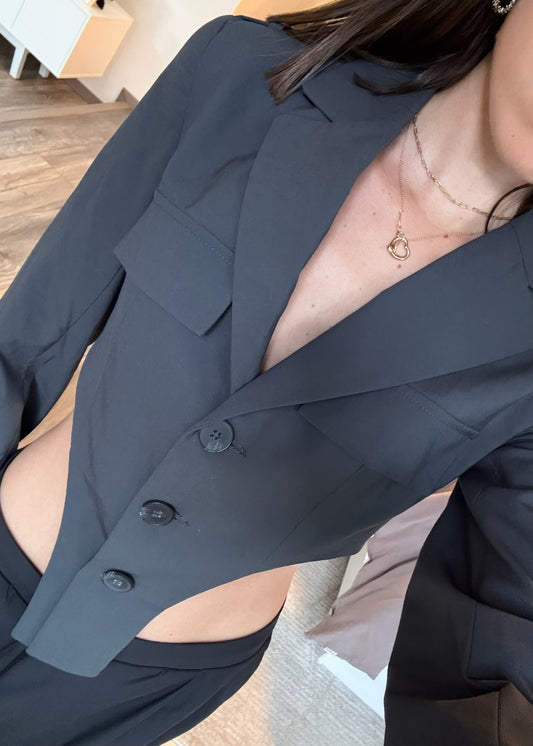 BLAZER NEGRO ASIMÉTRICO CROPPED