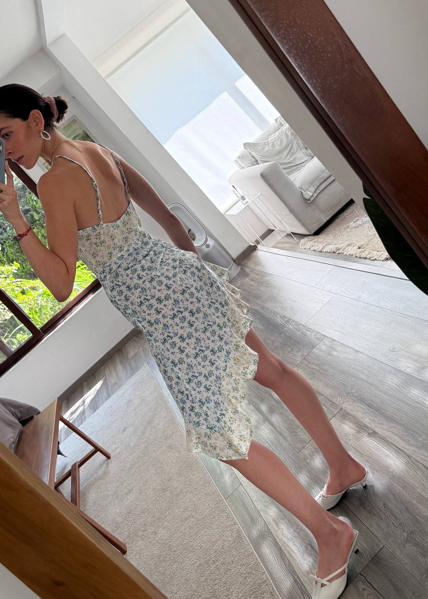 VESTIDO CON PRINT FLOREADO ASIMÉTRICO