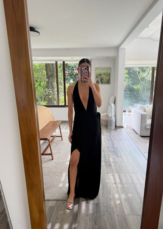 VESTIDO MAXI NEGRO ESCOTADO