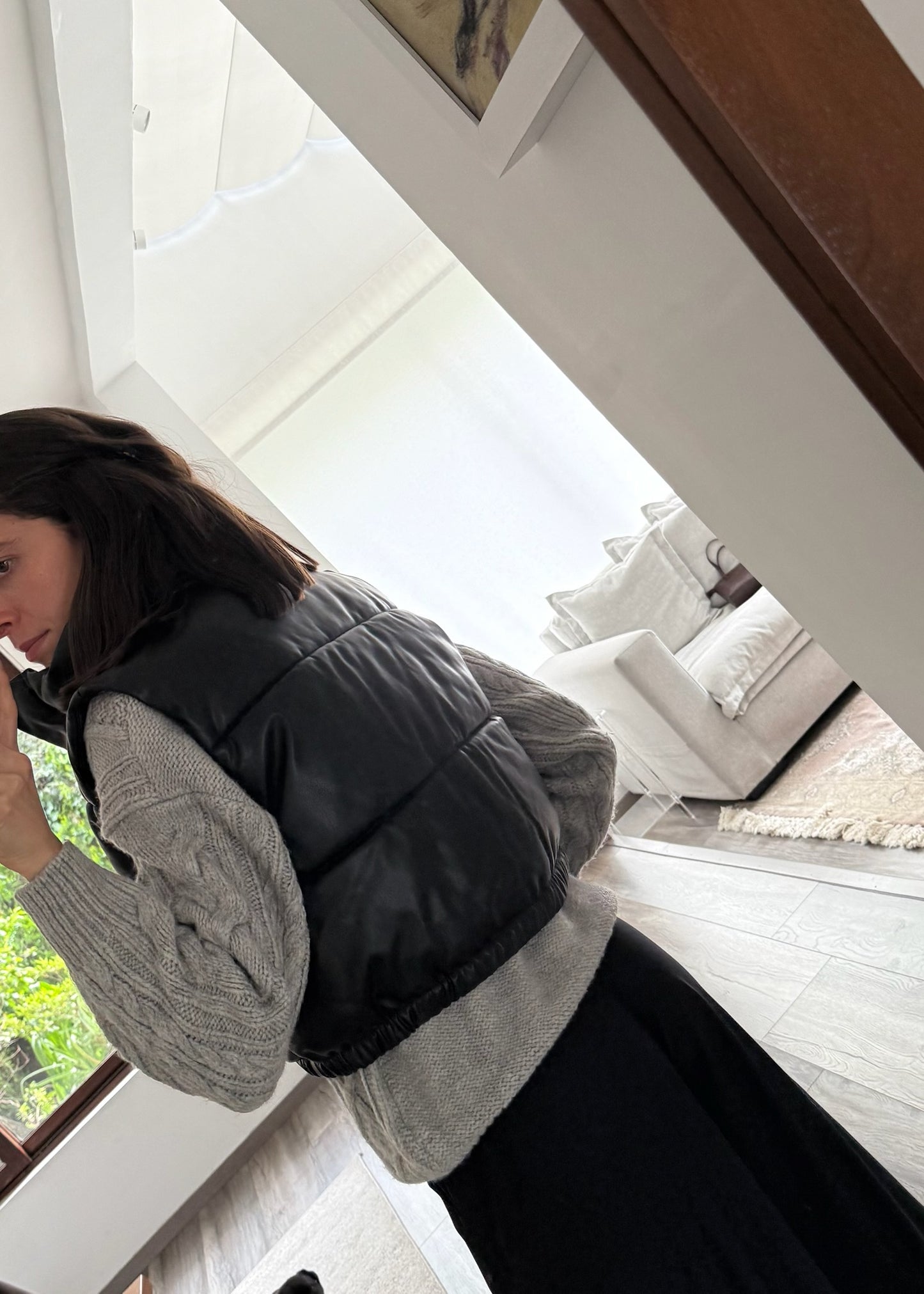 CHALECO PUFFER NEGRO CROPPED