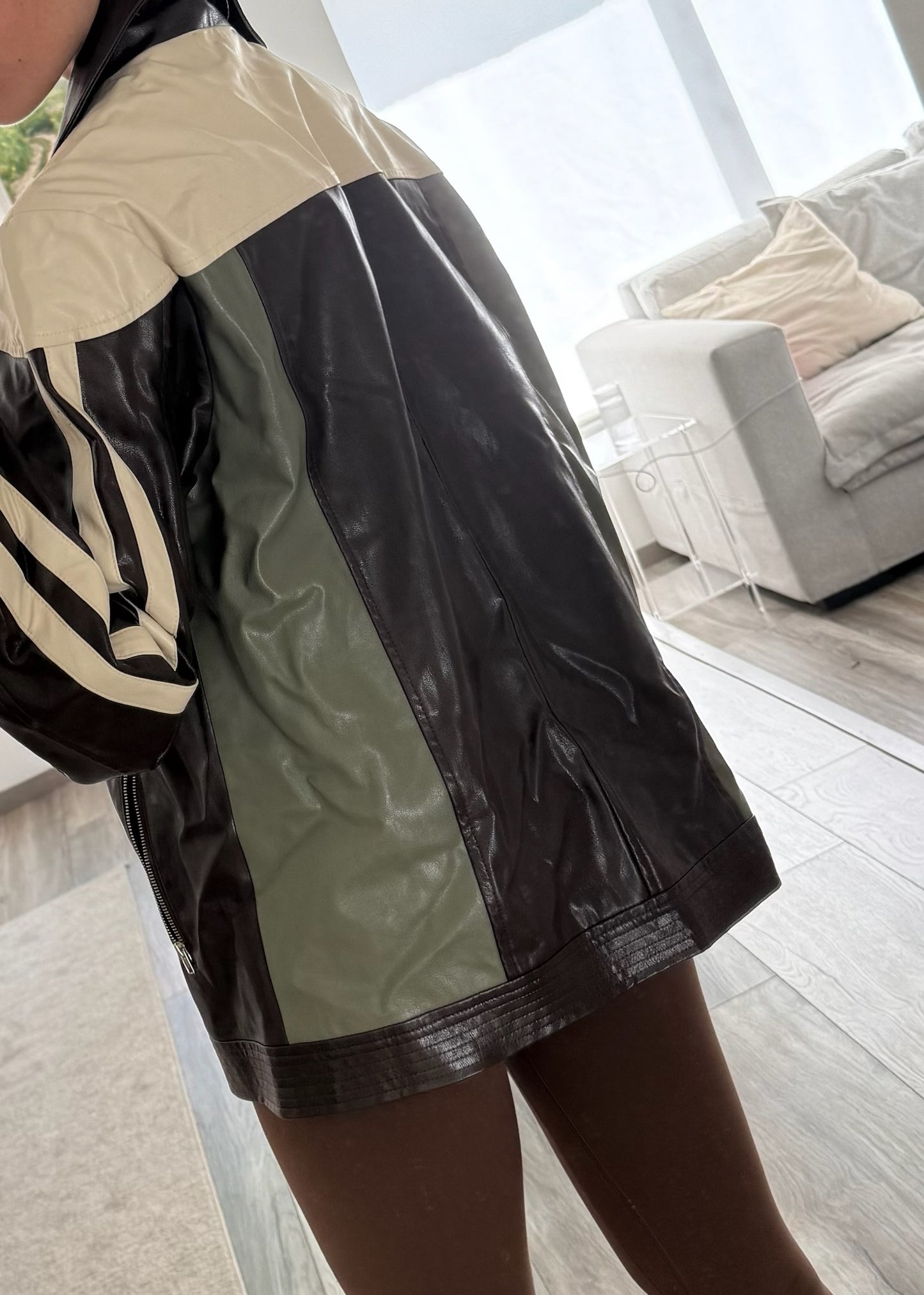 CHAMARRA TRICOLOR DE FAUX LEATHER