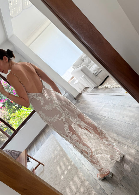 VESTIDO MIDI DE ENCAJE BLANCO