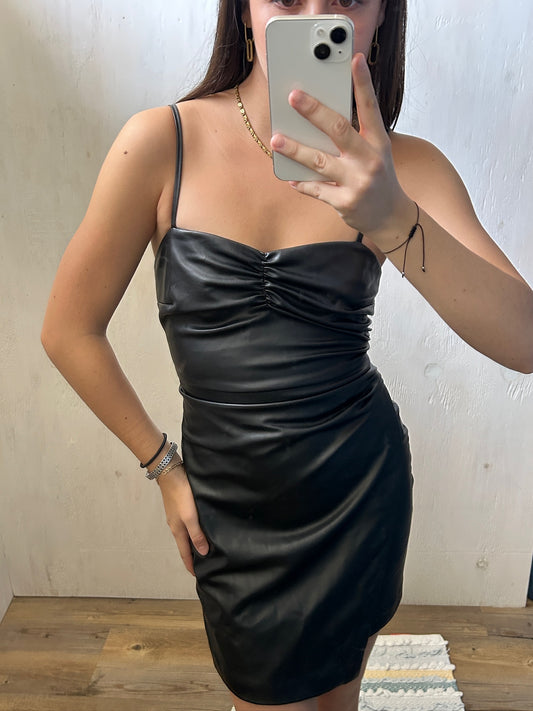 VESTIDO MINI DE FAUX LEATHER