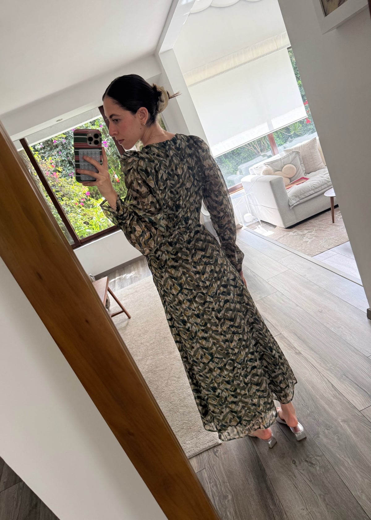 VESTIDO ESTAMPADO CON CUT OUTS VERDE
