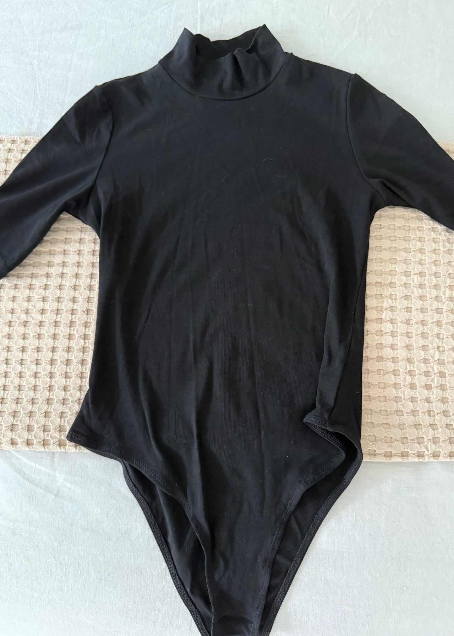 BODYSUIT NEGRO CON CUELLO ALTO