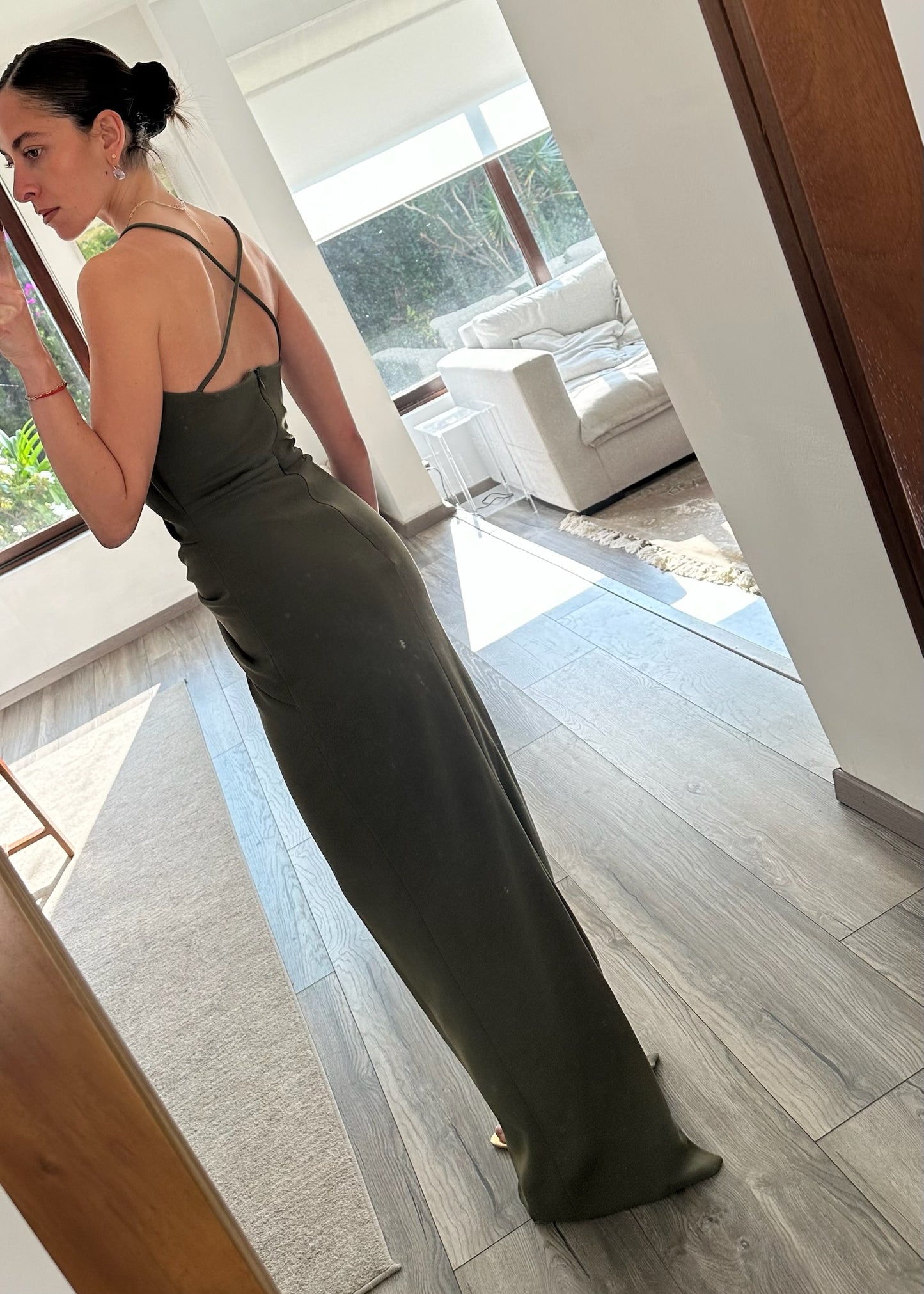 VESTIDO MAXI VERDE MILITAR CON CUT OUT