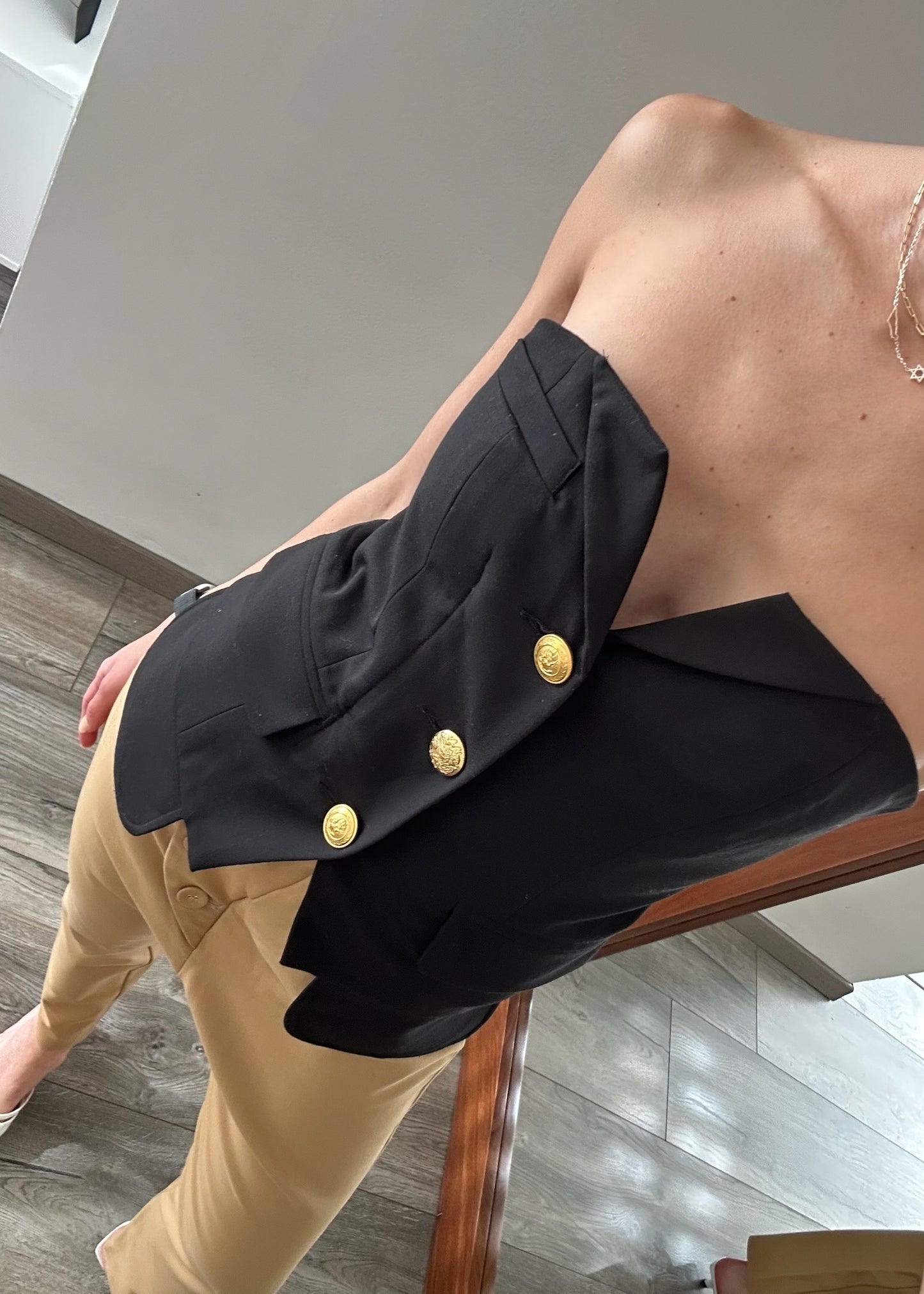 TOP STRAPLESS DE TIPO BLAZER