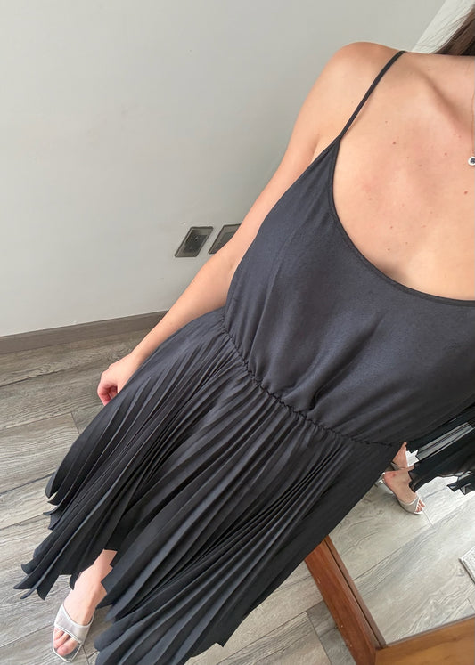 VESTIDO NEGRO PLIZADO