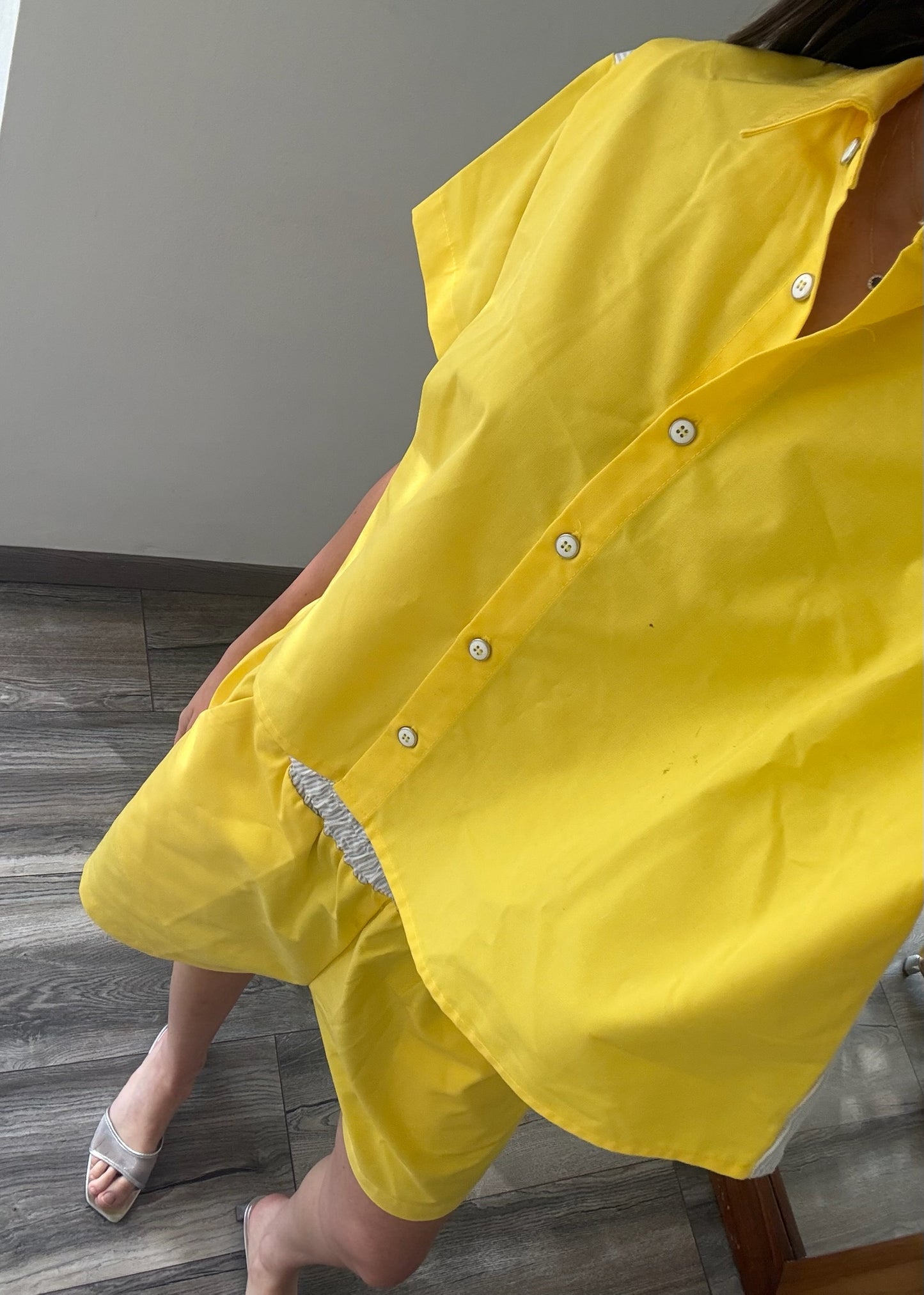 SET CAMISA Y SHORT AMARILLO