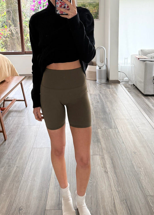 BIKER SHORTS VERDE MILITAR