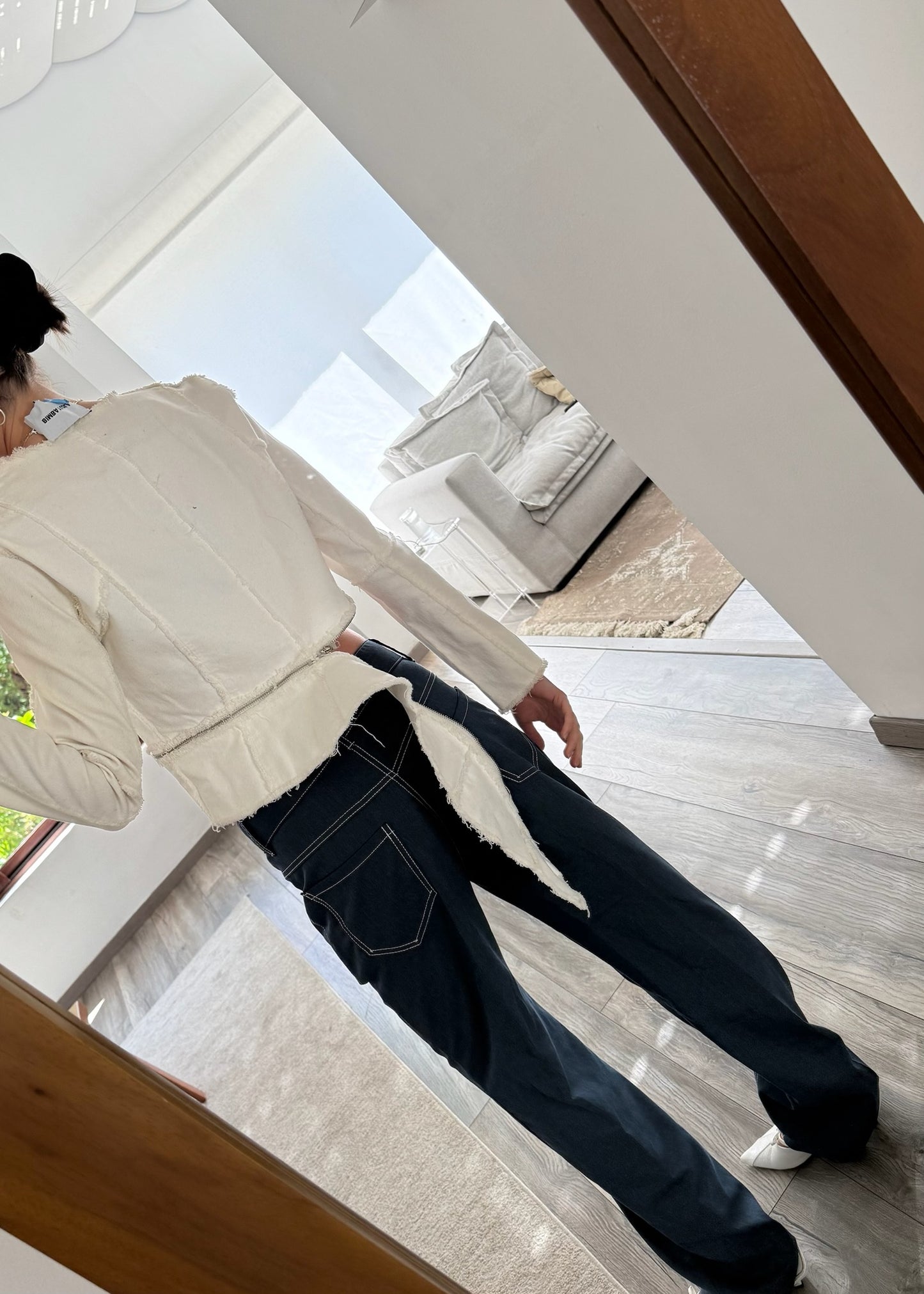 CHAMARRA DENIM BLANCA CON CIERRES