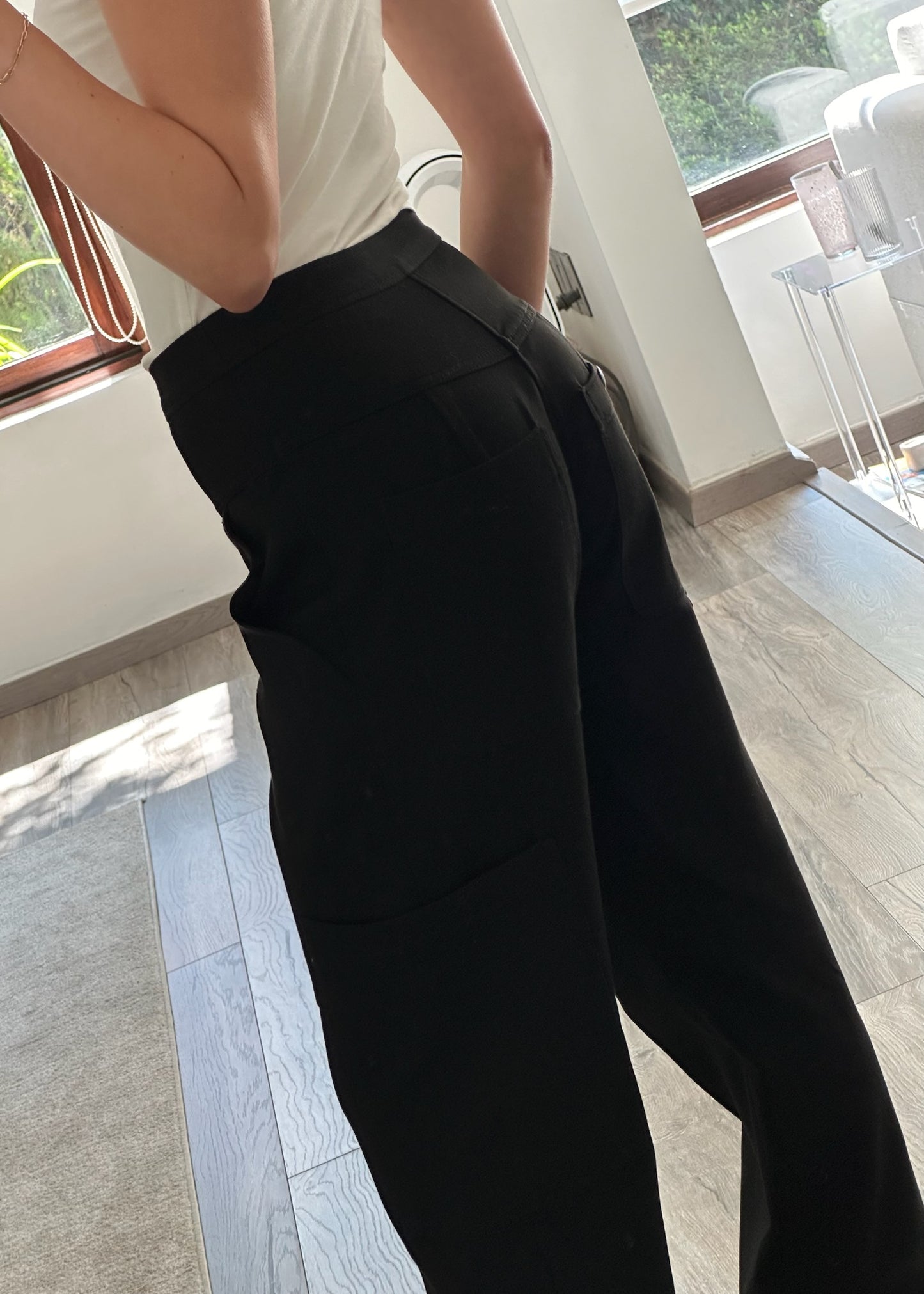 PANTALON NEGRO CON CIERRE