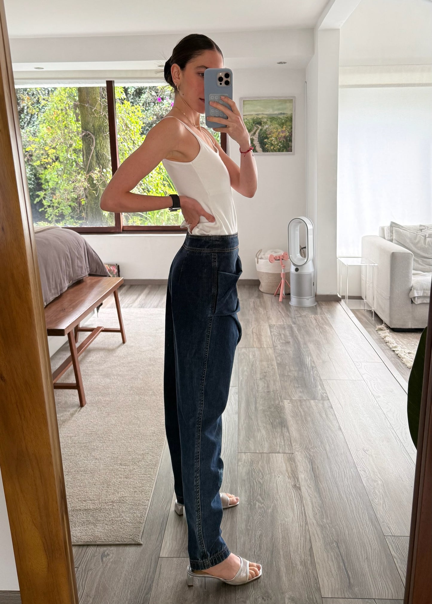 JEANS AZUL FUERTE CON DETALLE EN FRENTE