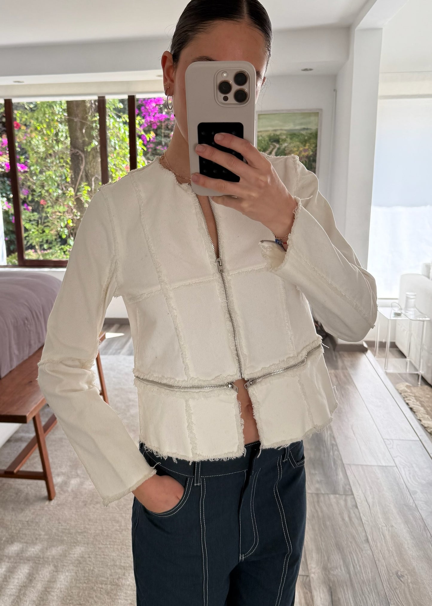 CHAMARRA DENIM BLANCA CON CIERRES
