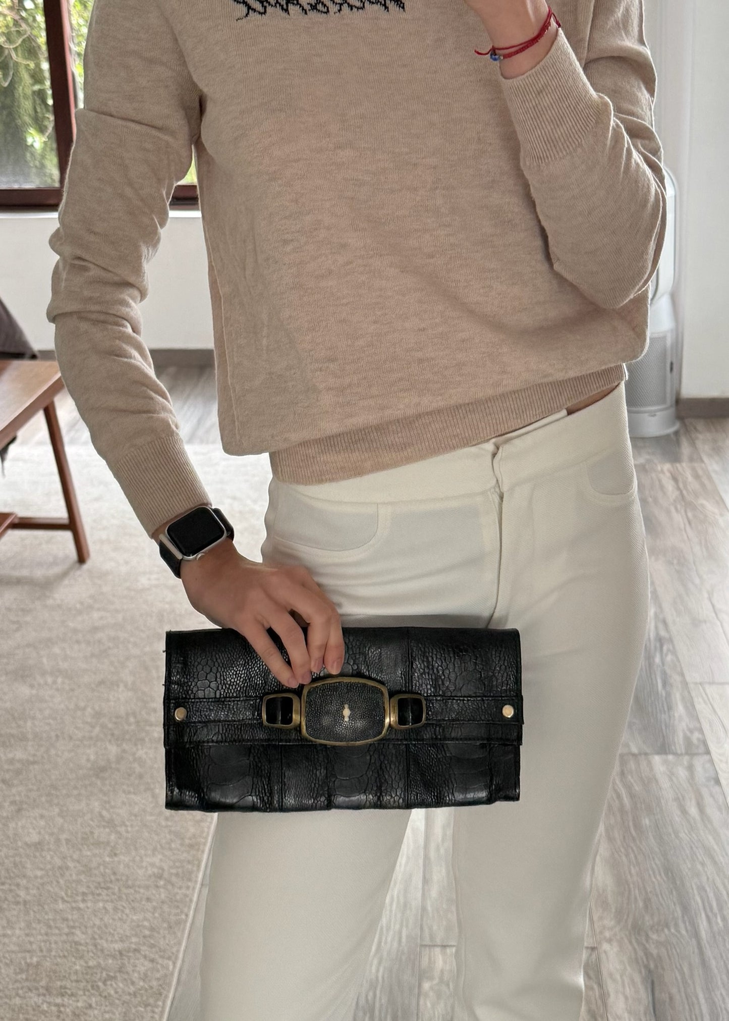 CLUTCH NEGRO CON TEXTURA SERPIENTE