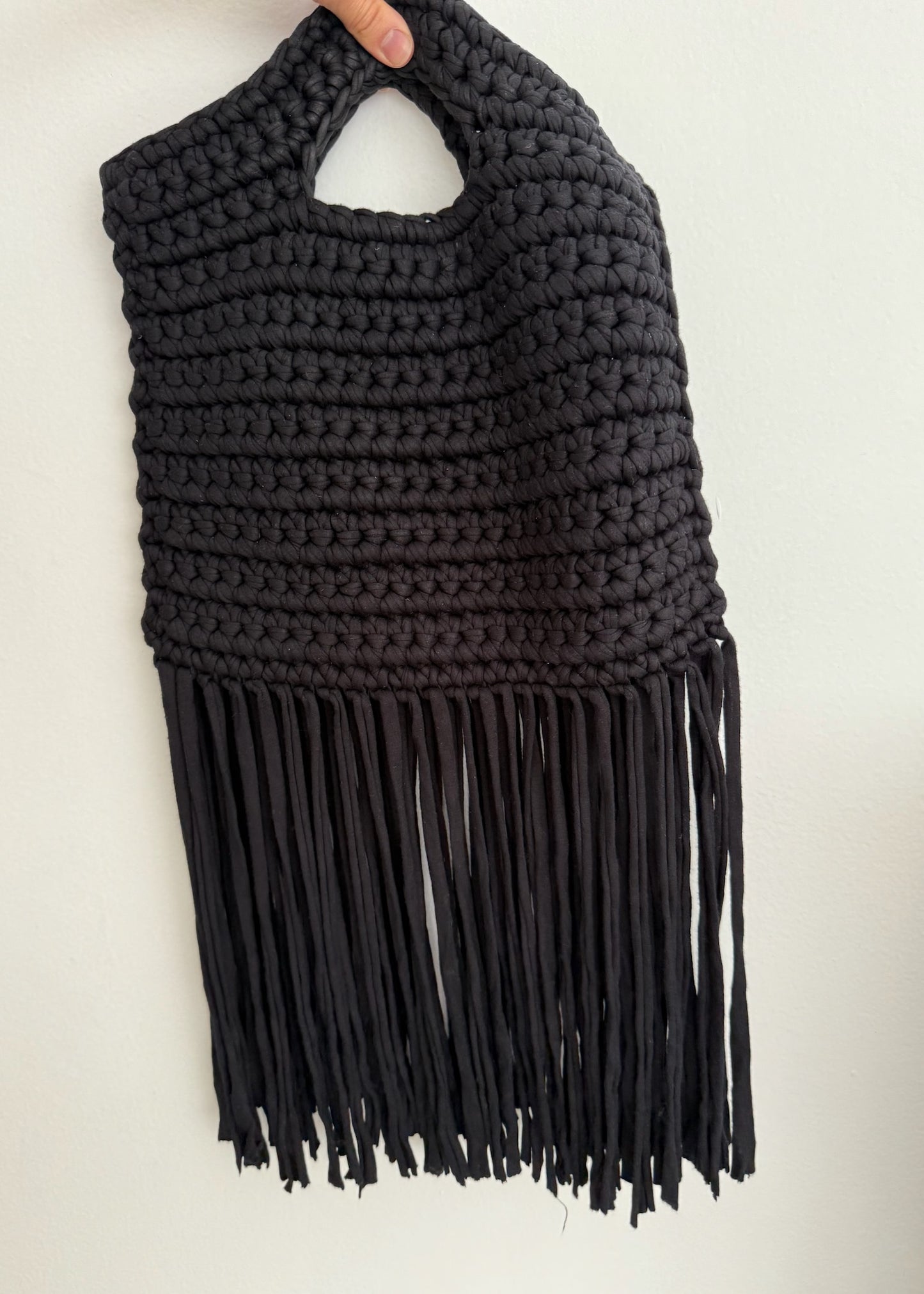 CLUTCH NEGRO CON FLECOS