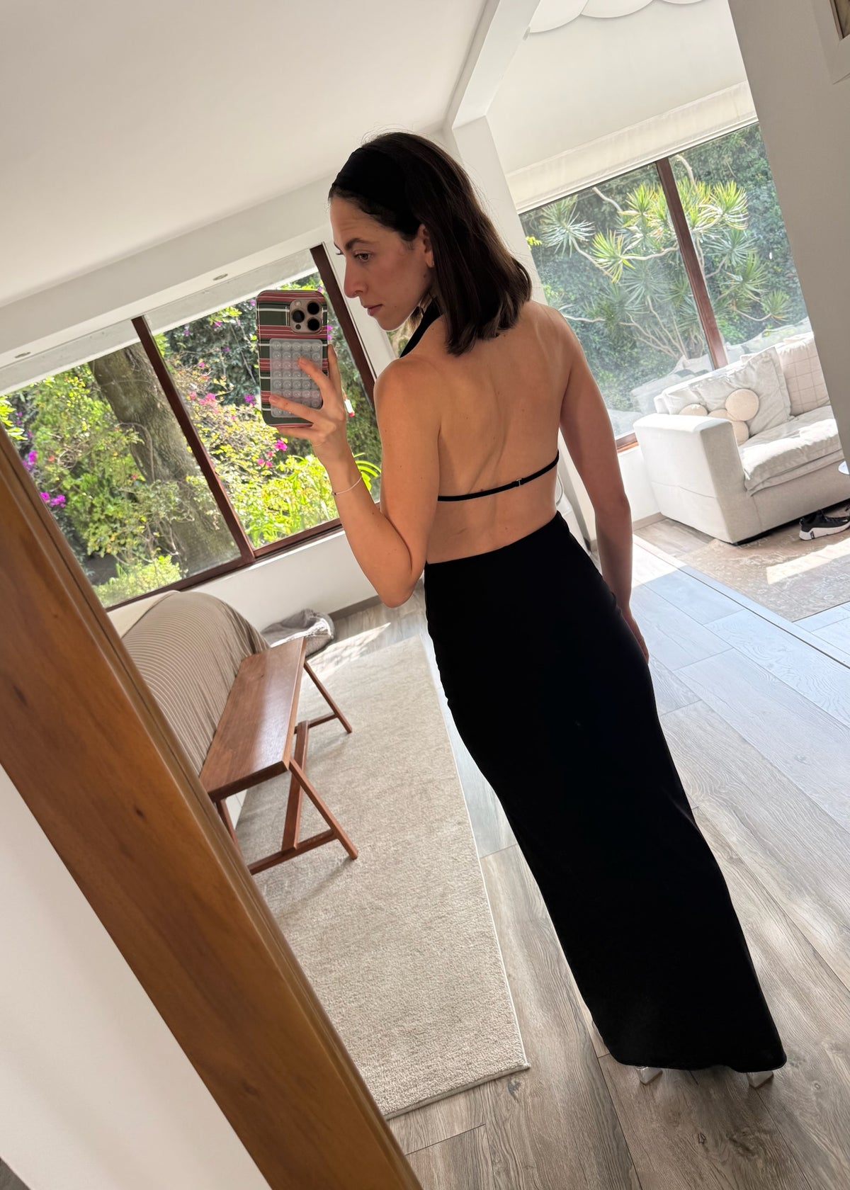 VESTIDO MAXI CON ESCOTE