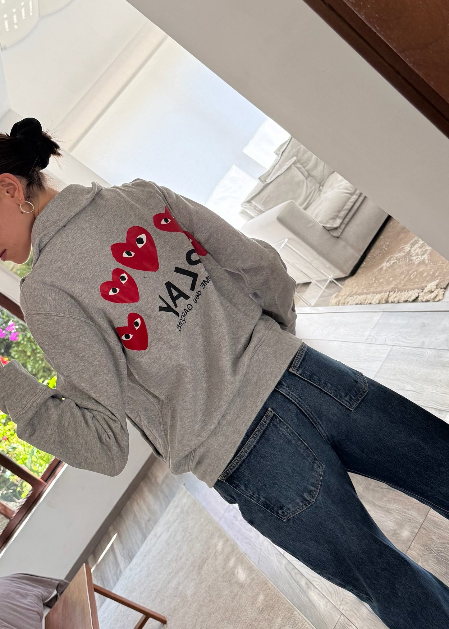 SUDADERA GRIS CON LOGO