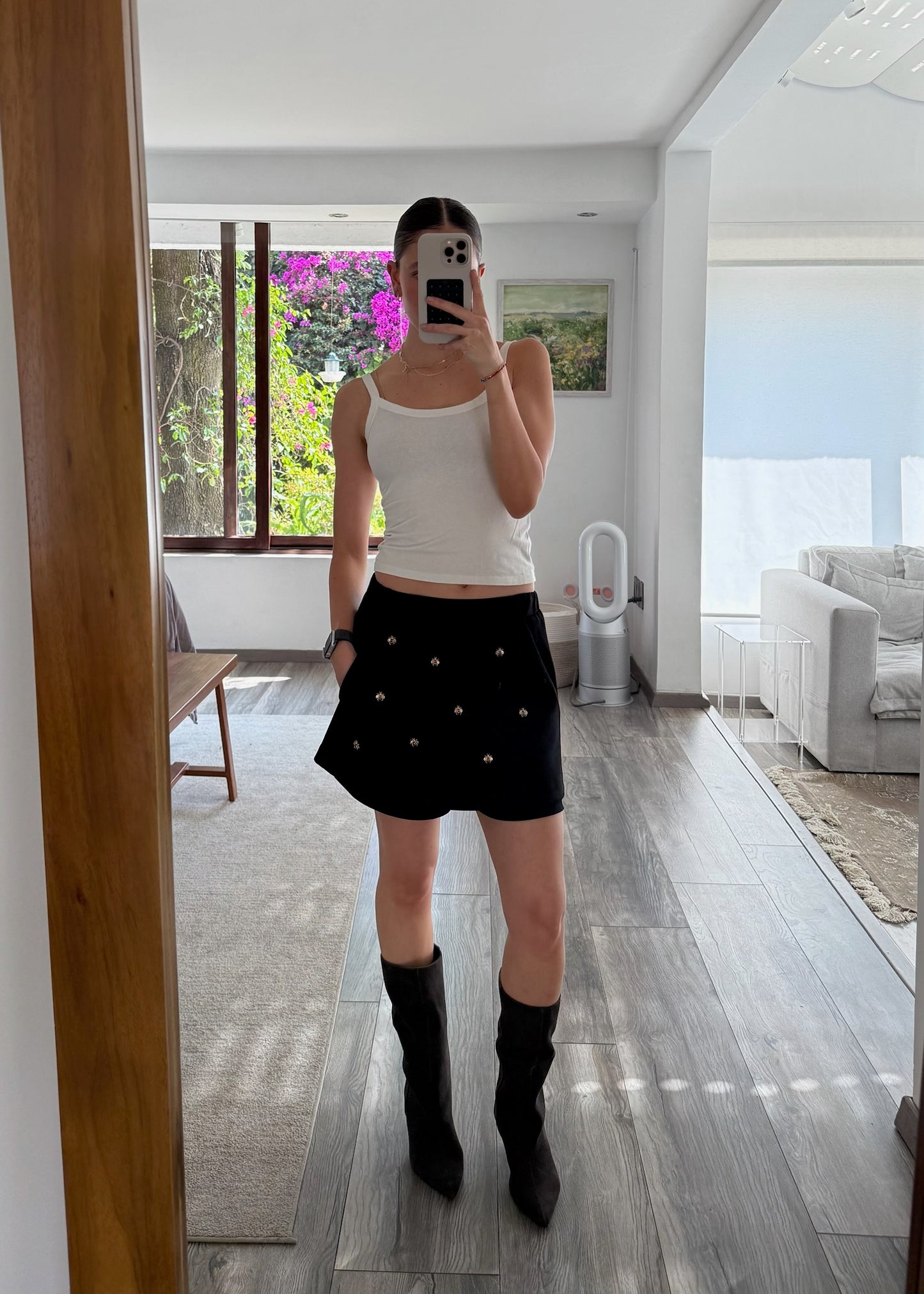SKORT NEGRO CON ABEJAS