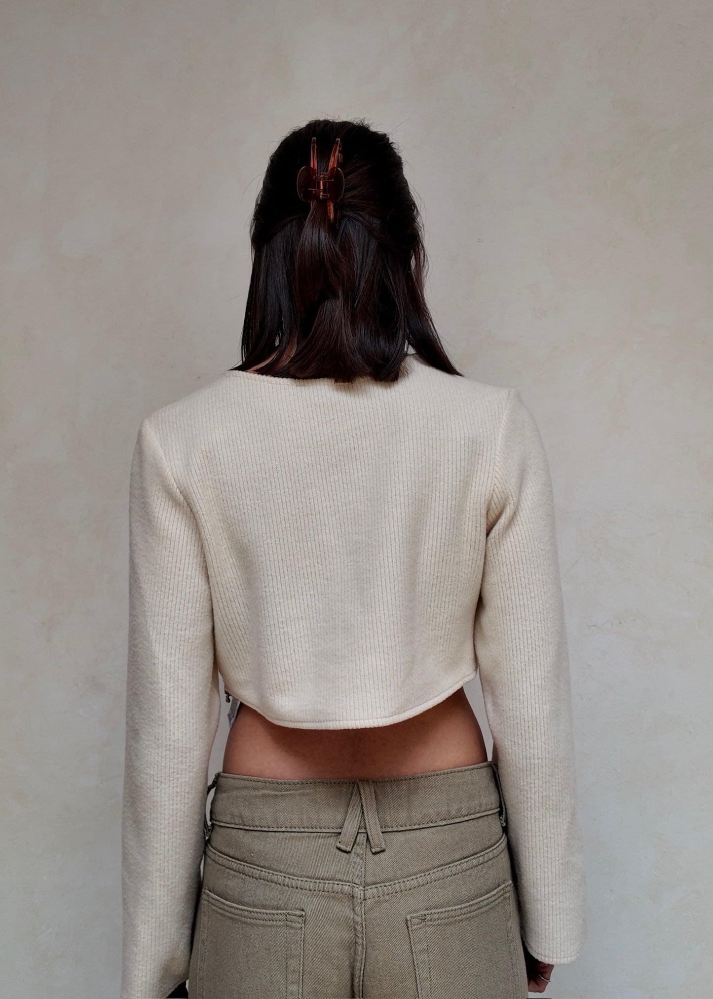 SUÉTER CROPPED CON DIAMANTES