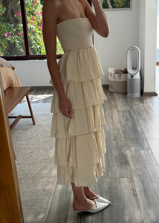 VESTIDO MIDI STRAPLESS CON OLANES