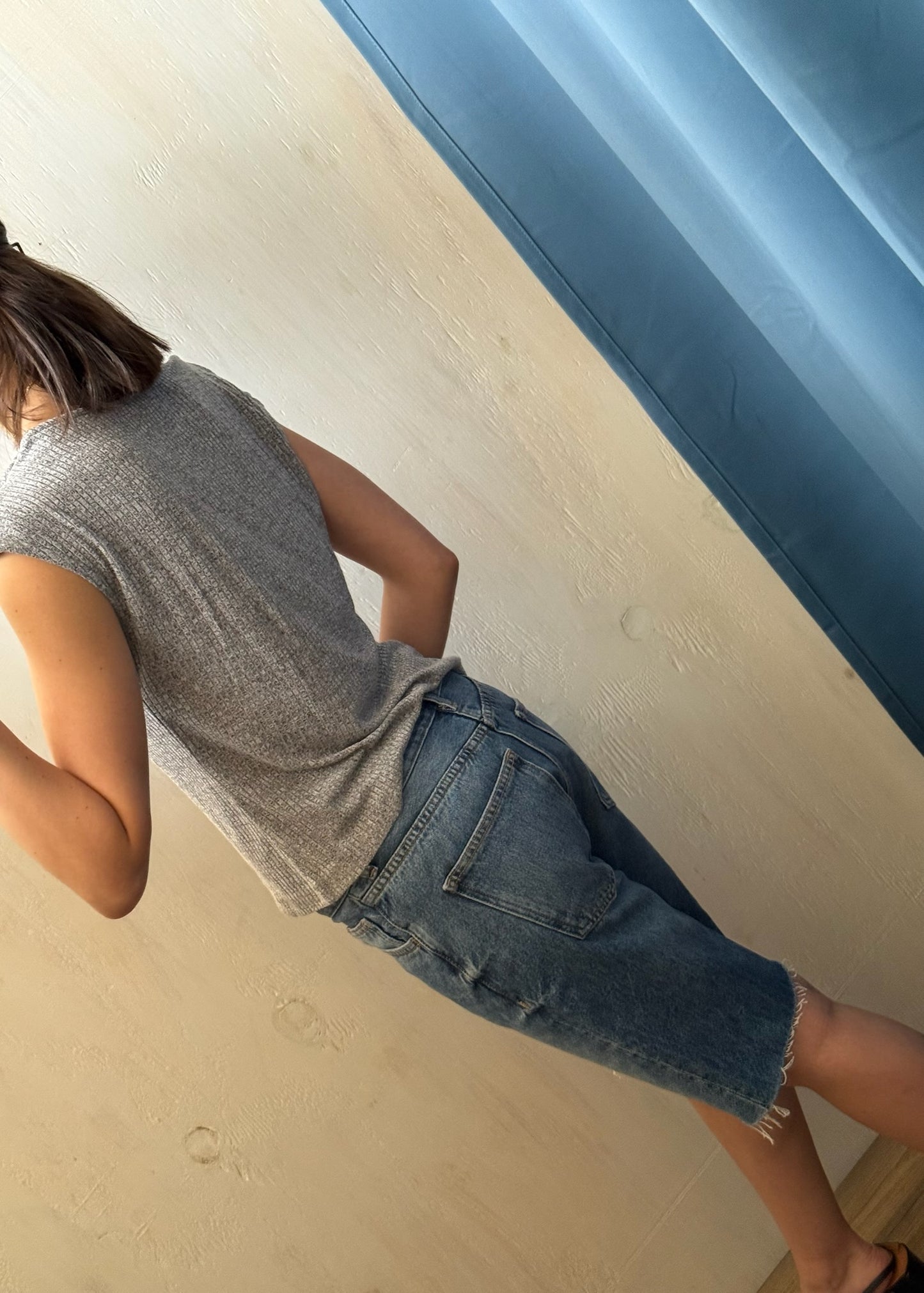 BLUSA GRIS CUELLO CAÍDO