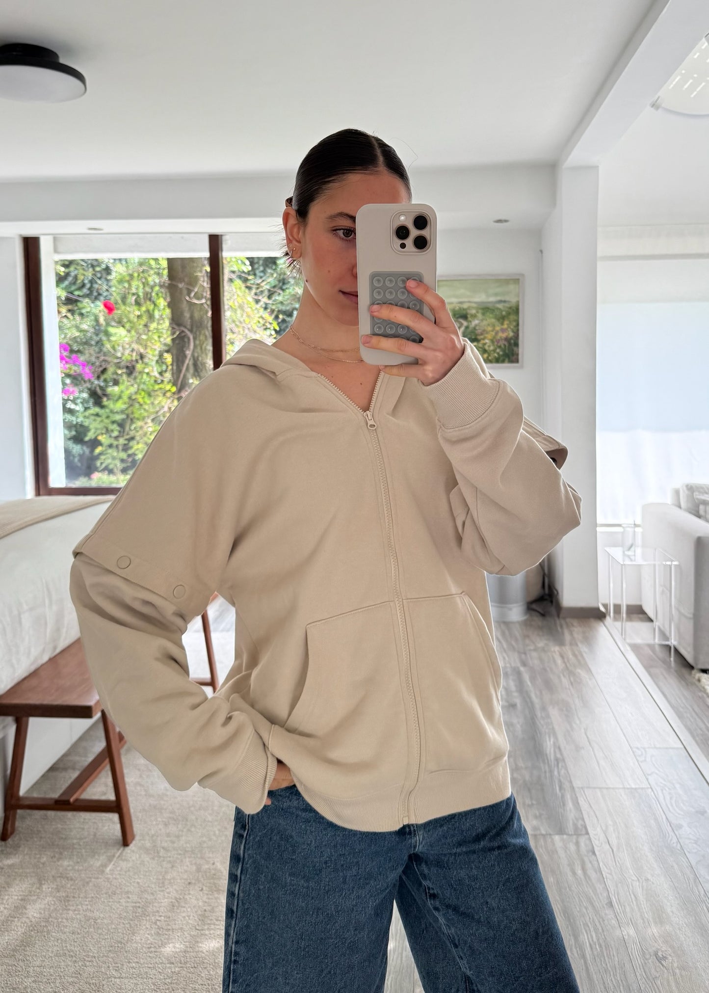 SUDADERA CON CIERRE Y BOTONES