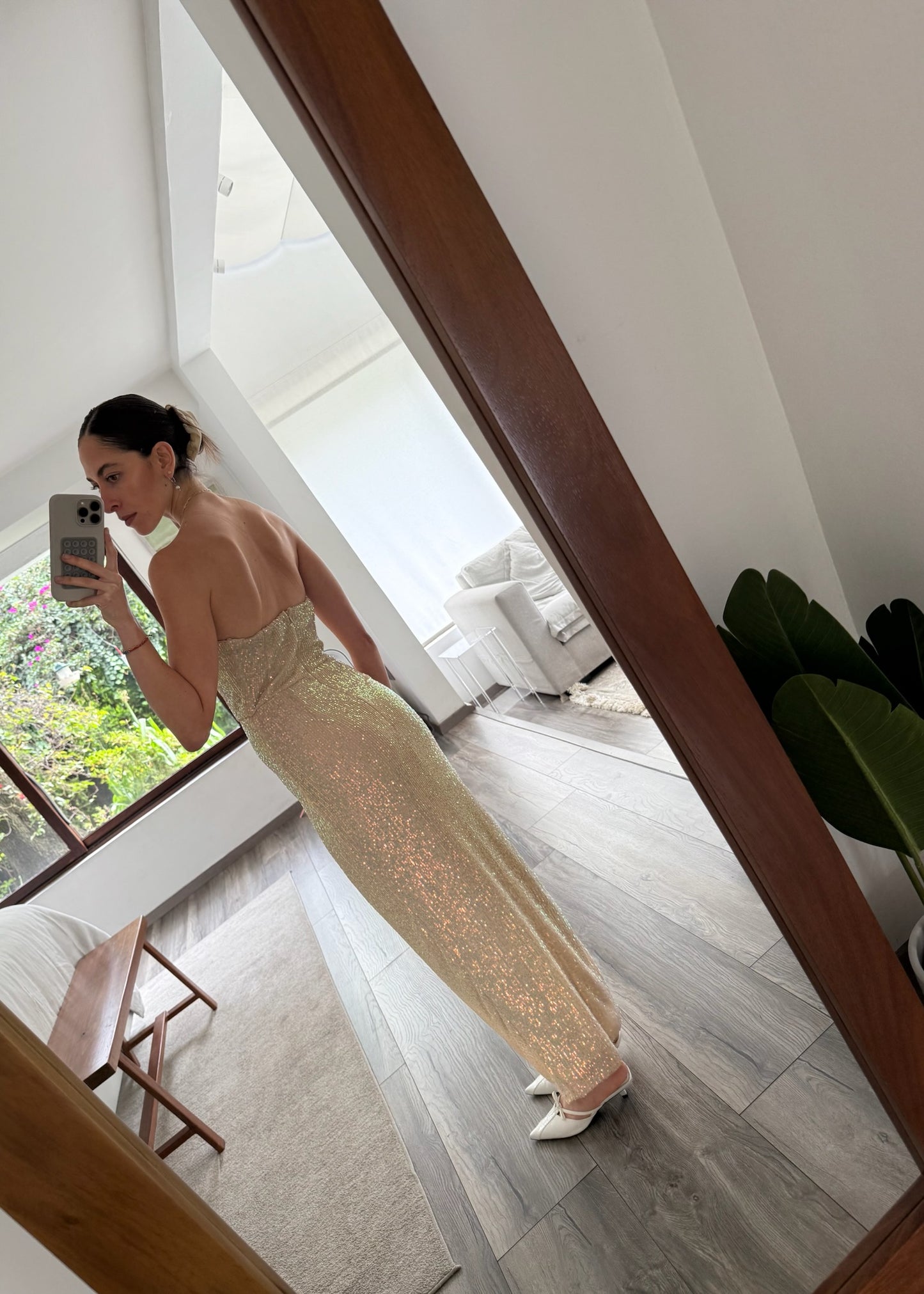 VESTIDO MIDI STRAPLESS CON LENTEJUELAS