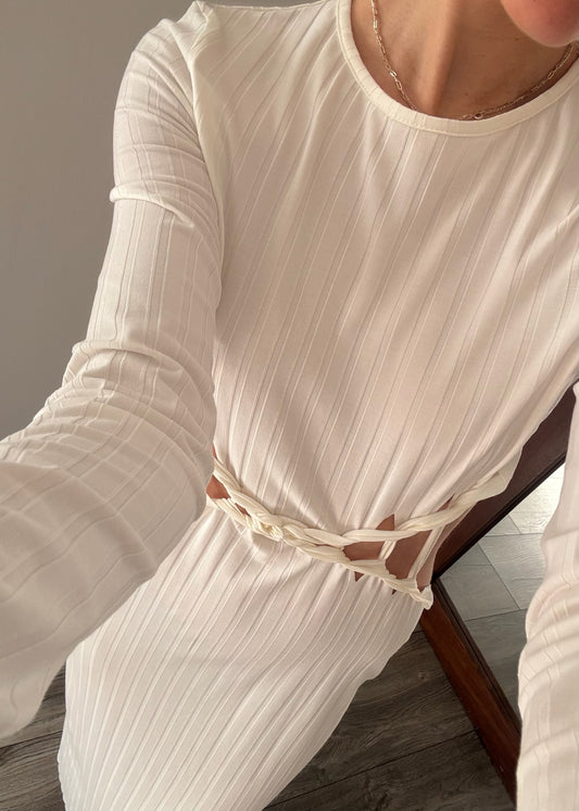 VESTIDO BLANCO MIDI CON CUT OUT
