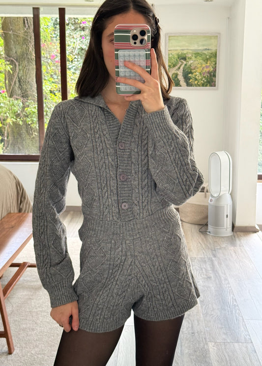 CARDIGAN/ROMPER GRIS
