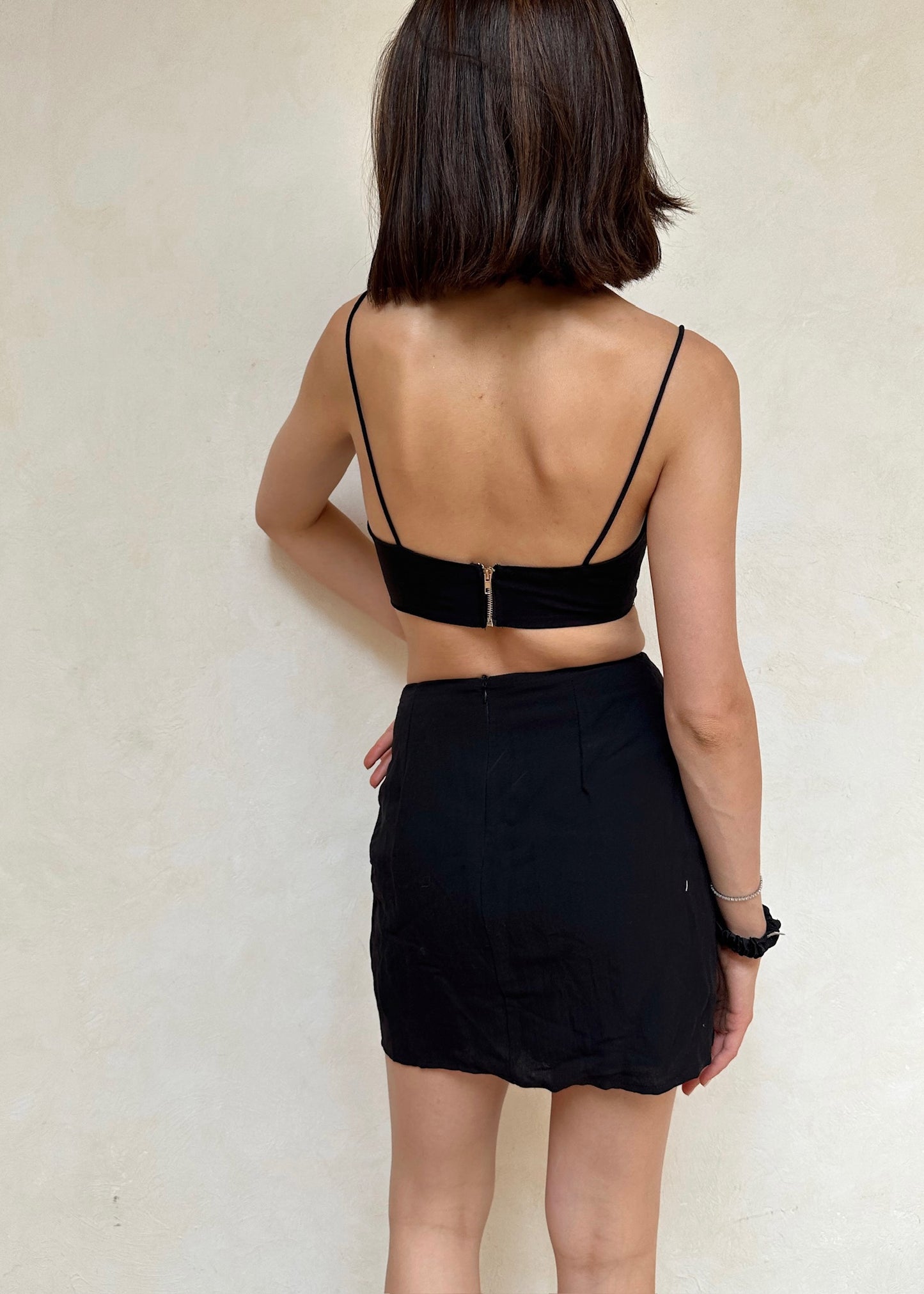 VESTIDO NEGRO MINI CON ARGOLLA