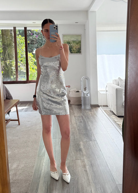 VESTIDO MINI DE LENTEJUELAS PLATEADAS