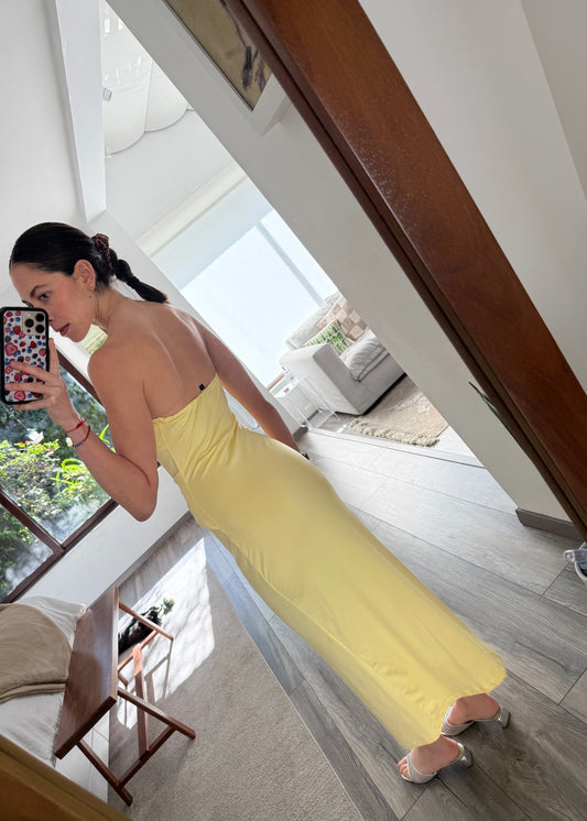 VESTIDO STRAPLESS CON CONCHAS