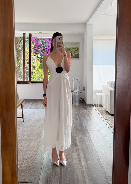 VESTIDO BLANCO CON FLOR