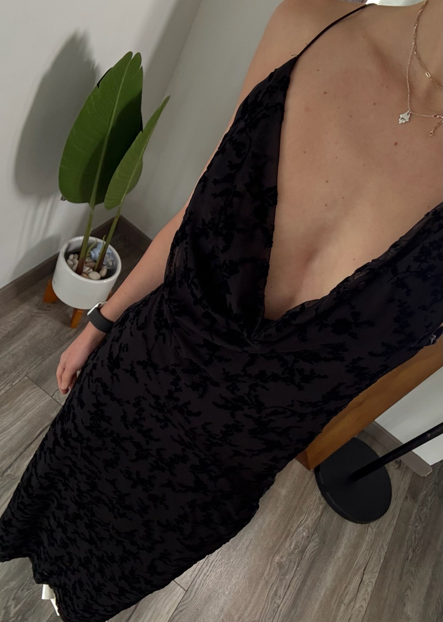 VESTIDO MESH NEGRO CON FLORES