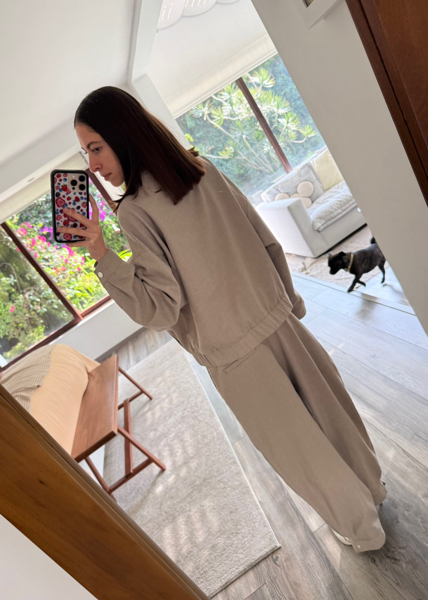 SET DE CHAMARRA Y PANTALÓN BEIGE