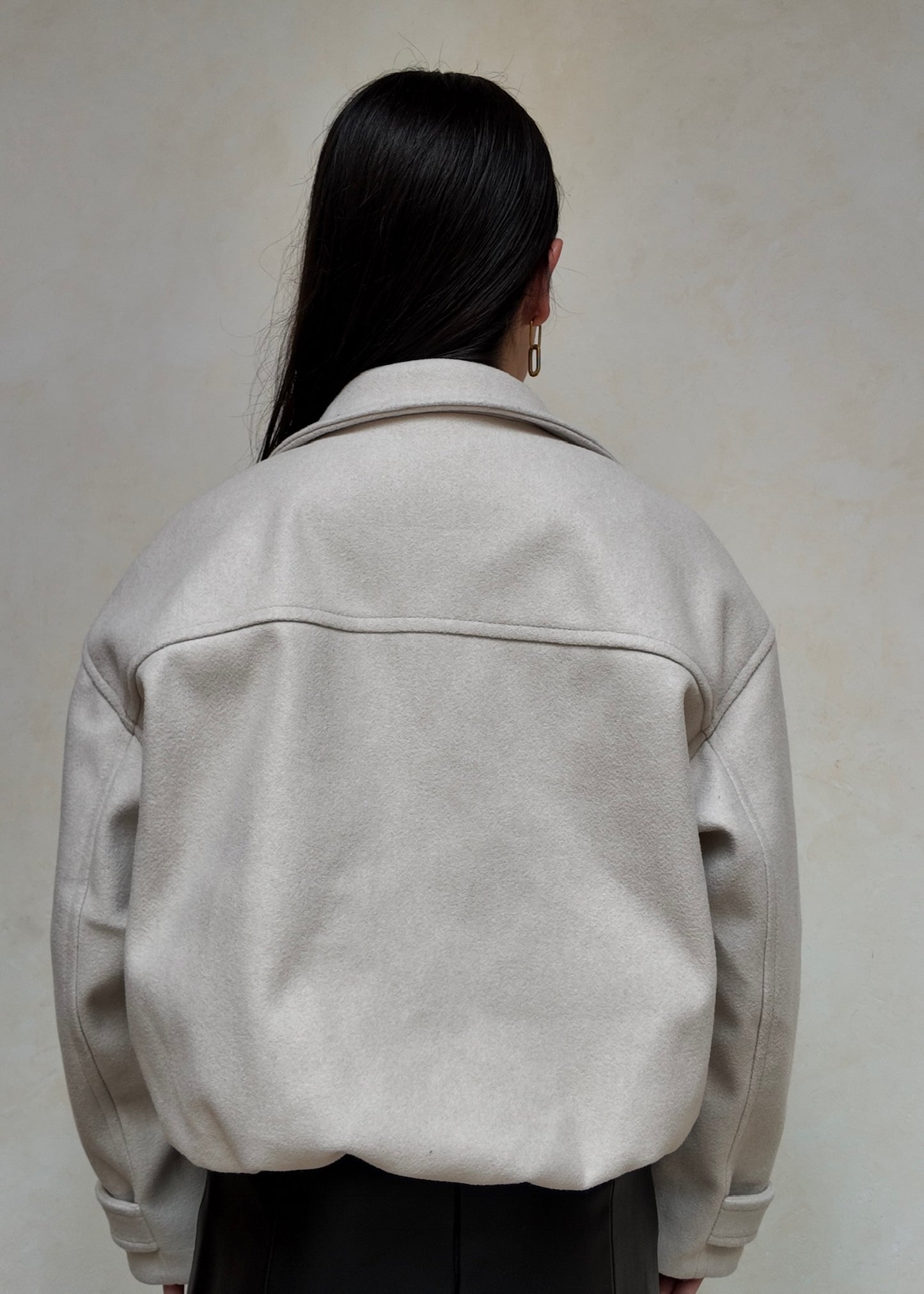 CHAMARRA BOMBER CROPPED BEIGE CLARO