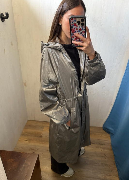 RAINCOAT PLATEADO
