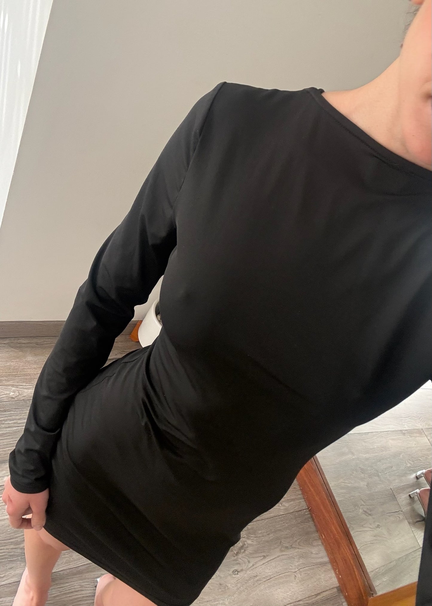 VESTIDO MANGA LARGA MINI NEGRO