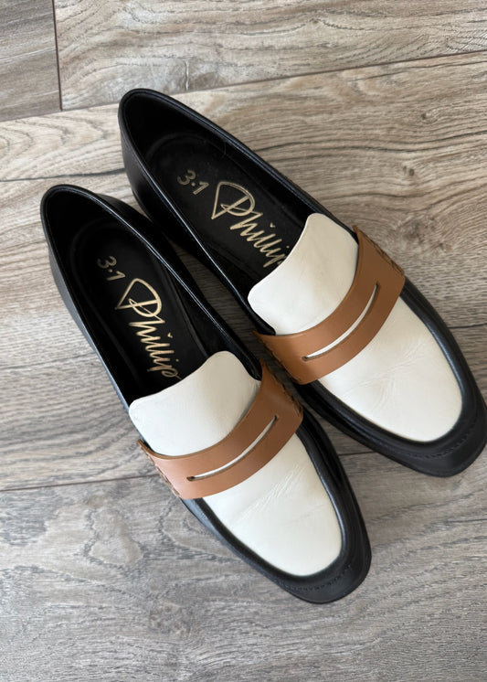 LOAFERS B&W